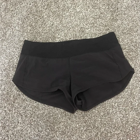*SOLD* Lululemon Black Speed Up Shorts 2.5” Size 8 - Picture 2 of 4